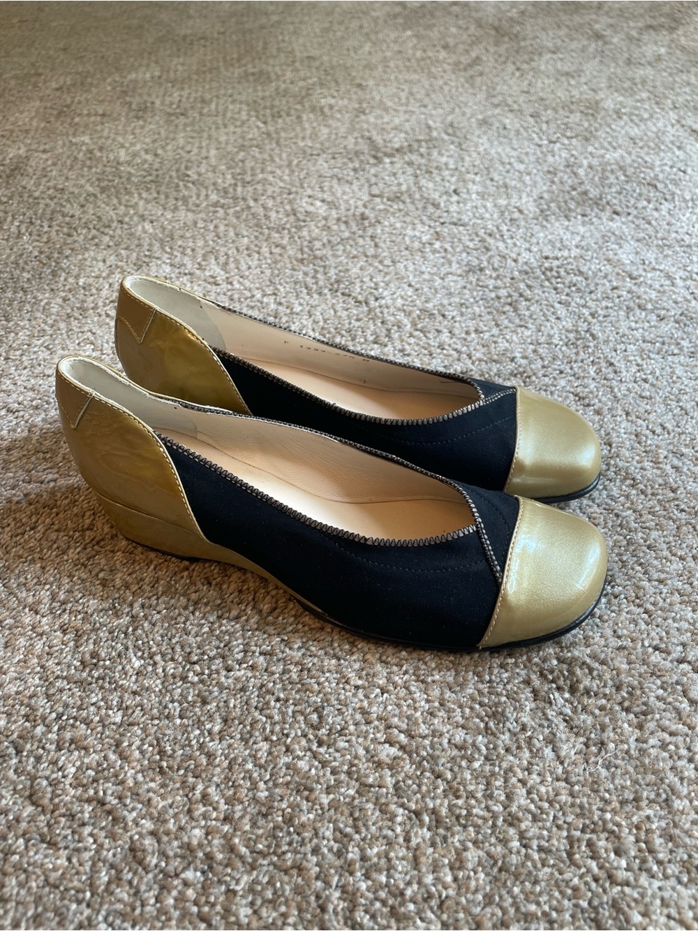 Taryn Rose Italian Gold and Black Wedge Ballet Flats Sz: 37.5 EU 7.5 US Slip On